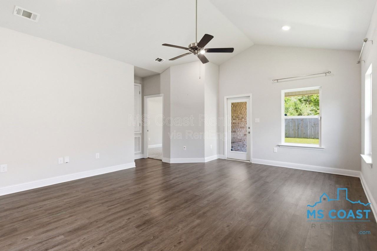 5723 Overland Dr - Photo 6 of 27