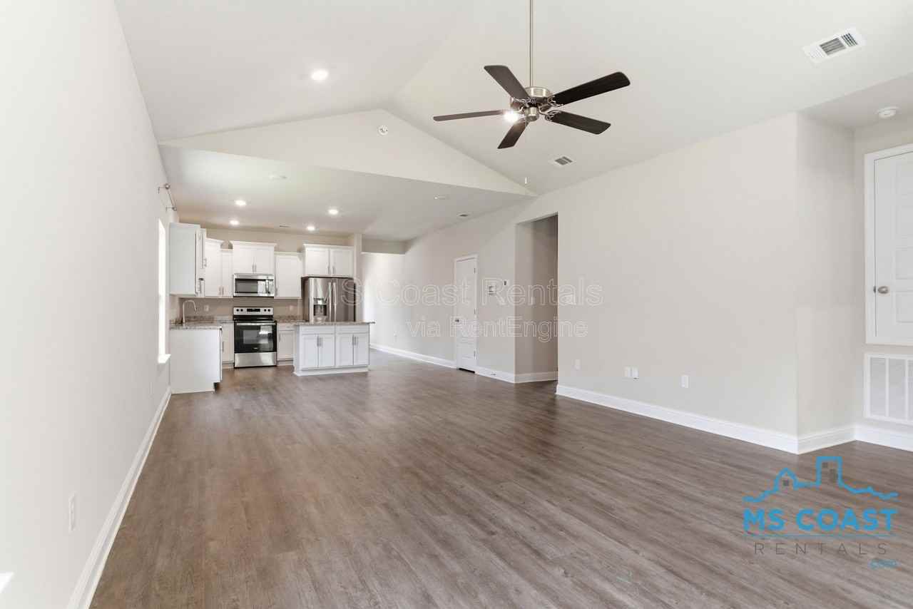 5723 Overland Dr - Photo 7 of 27