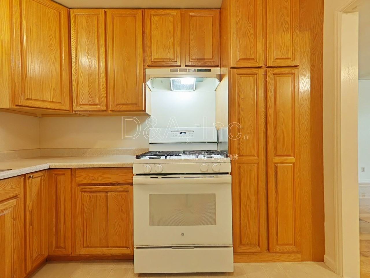 2855 Nw Lincoln Ave - Photo 5 of 11