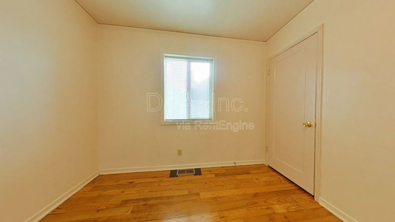 2855 Nw Lincoln Ave - Photo 7 of 11