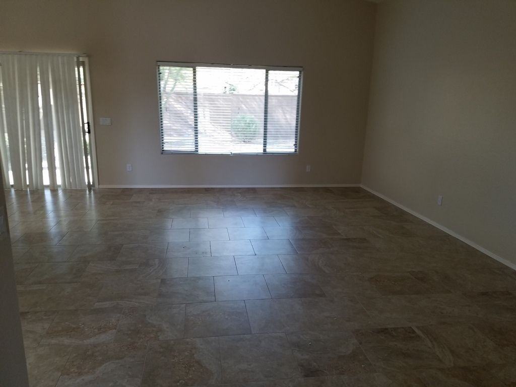 16198 W Hope Dr - Photo 2 of 13
