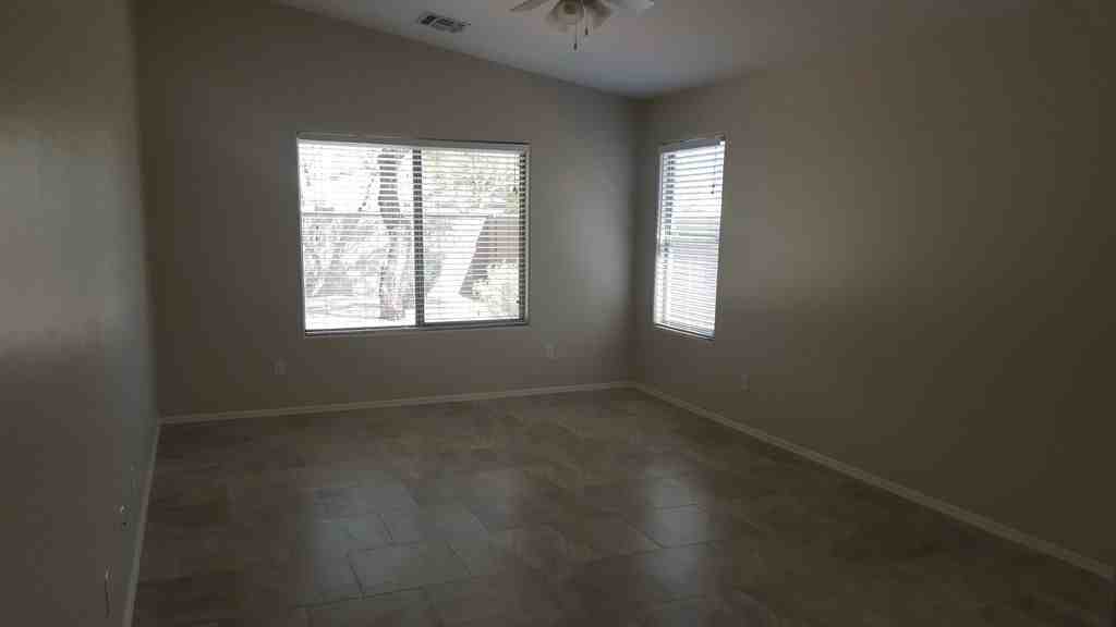 16198 W Hope Dr - Photo 6 of 13