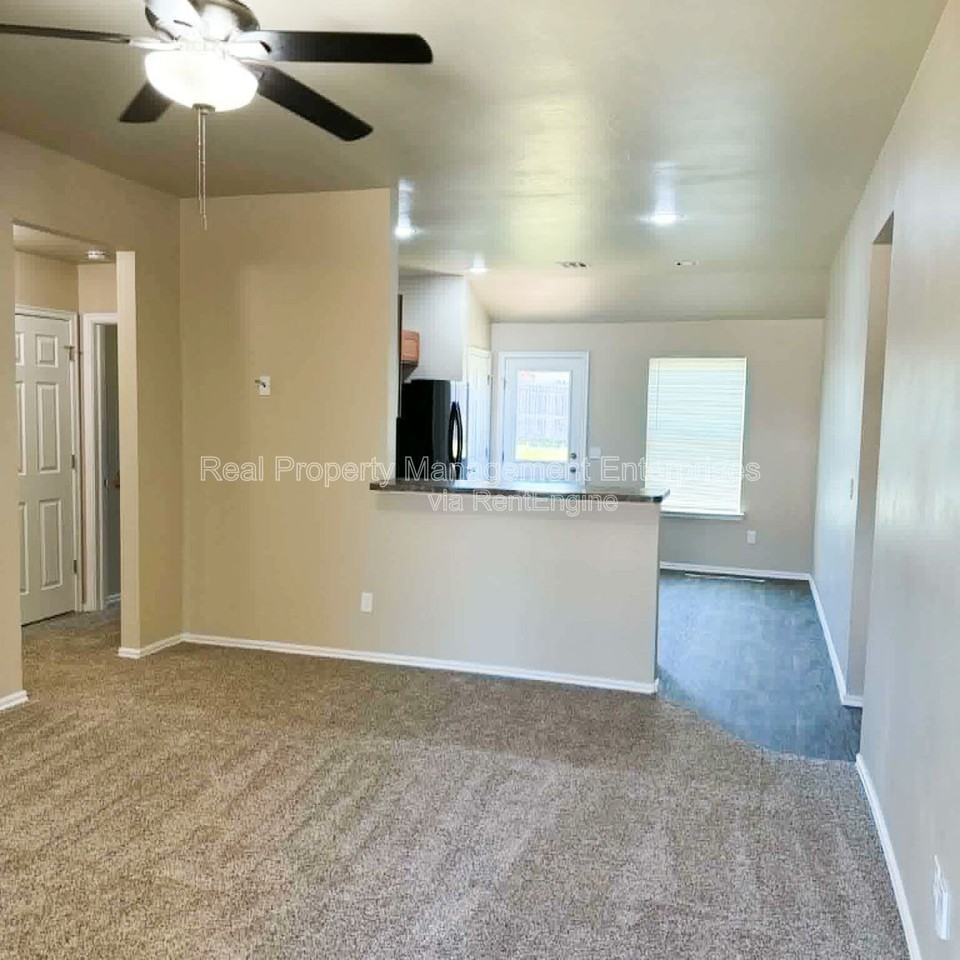 13229 Bridgewater Dr - Photo 3 of 32