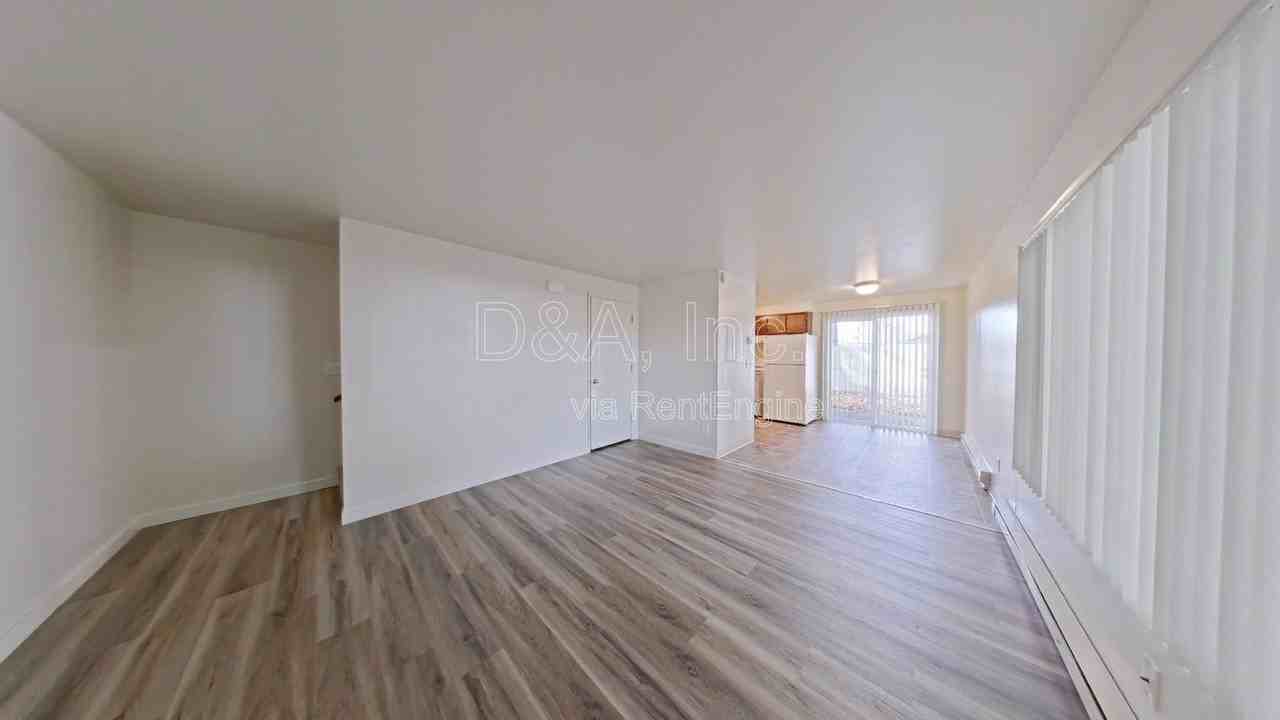 957 Nw Oak Ave - Photo 2 of 10