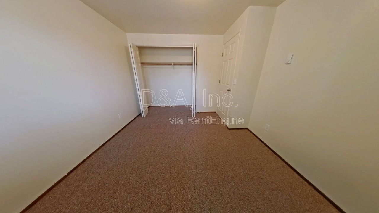 957 Nw Oak Ave - Photo 5 of 10