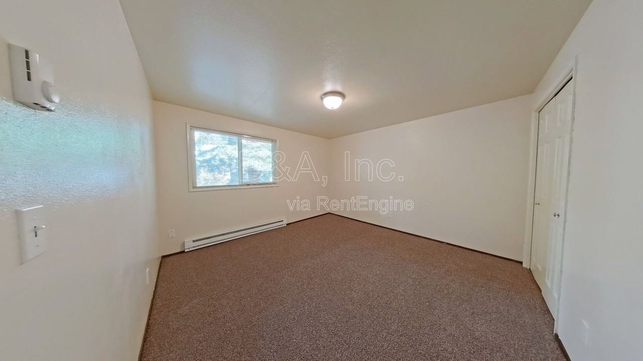 957 Nw Oak Ave - Photo 6 of 10