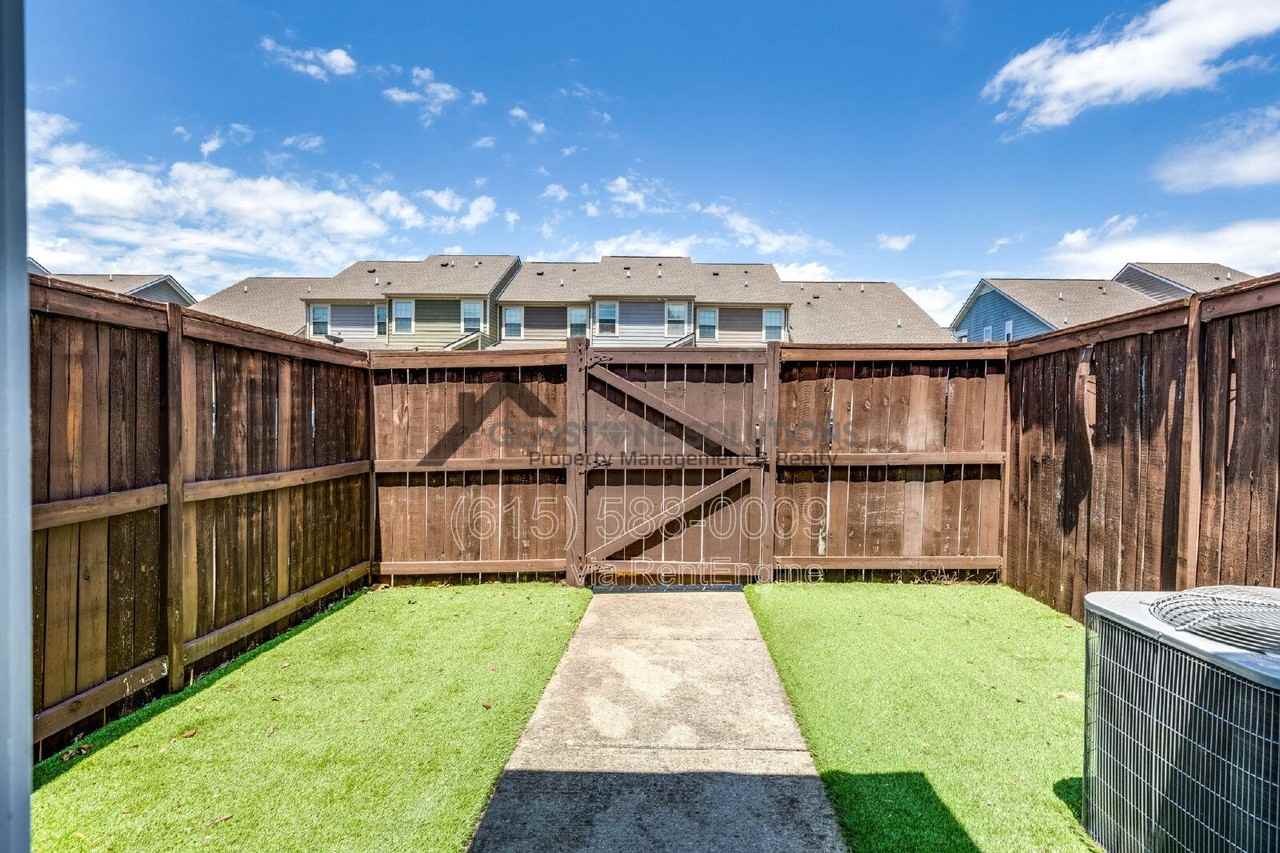 6007 Dupont Cove Drive - Photo 4 of 37