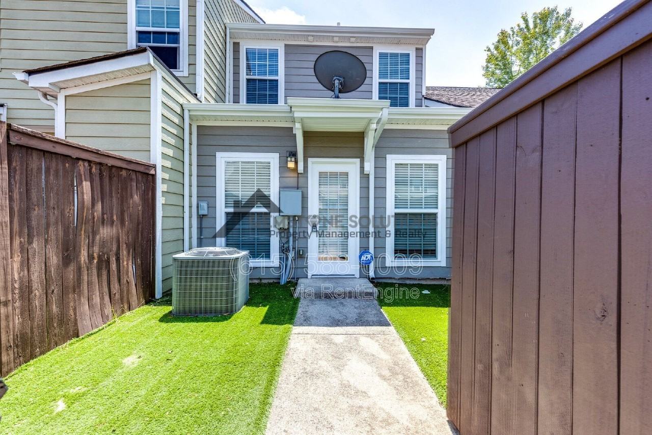 6007 Dupont Cove Drive - Photo 5 of 37