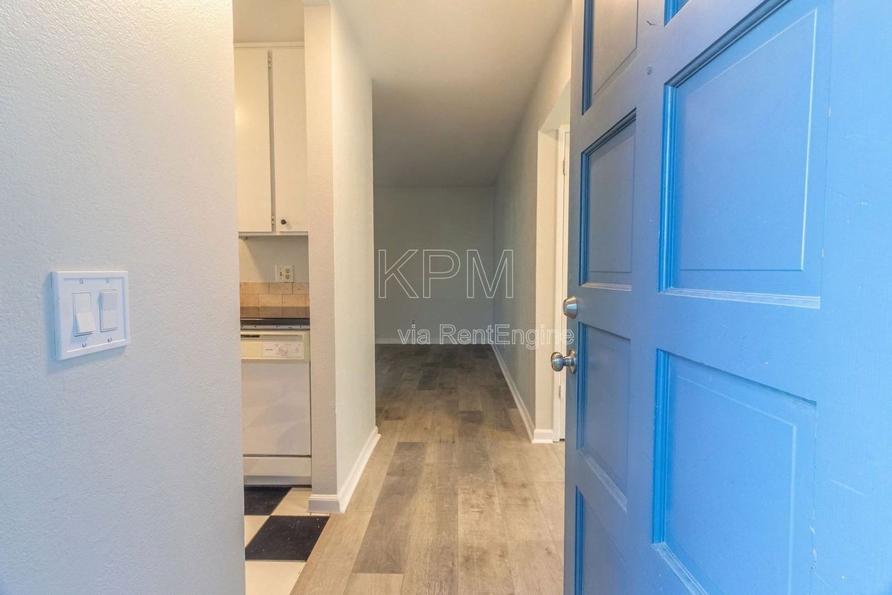 445 Almond Dr #80 - Photo 2 of 20