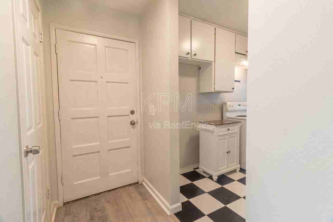 445 Almond Dr #80 - Photo 3 of 20