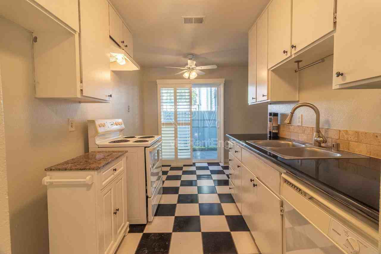 445 Almond Dr #80 - Photo 4 of 20