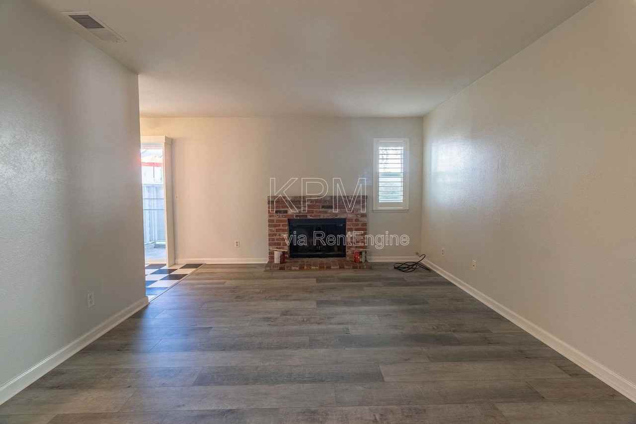 445 Almond Dr #80 - Photo 7 of 20