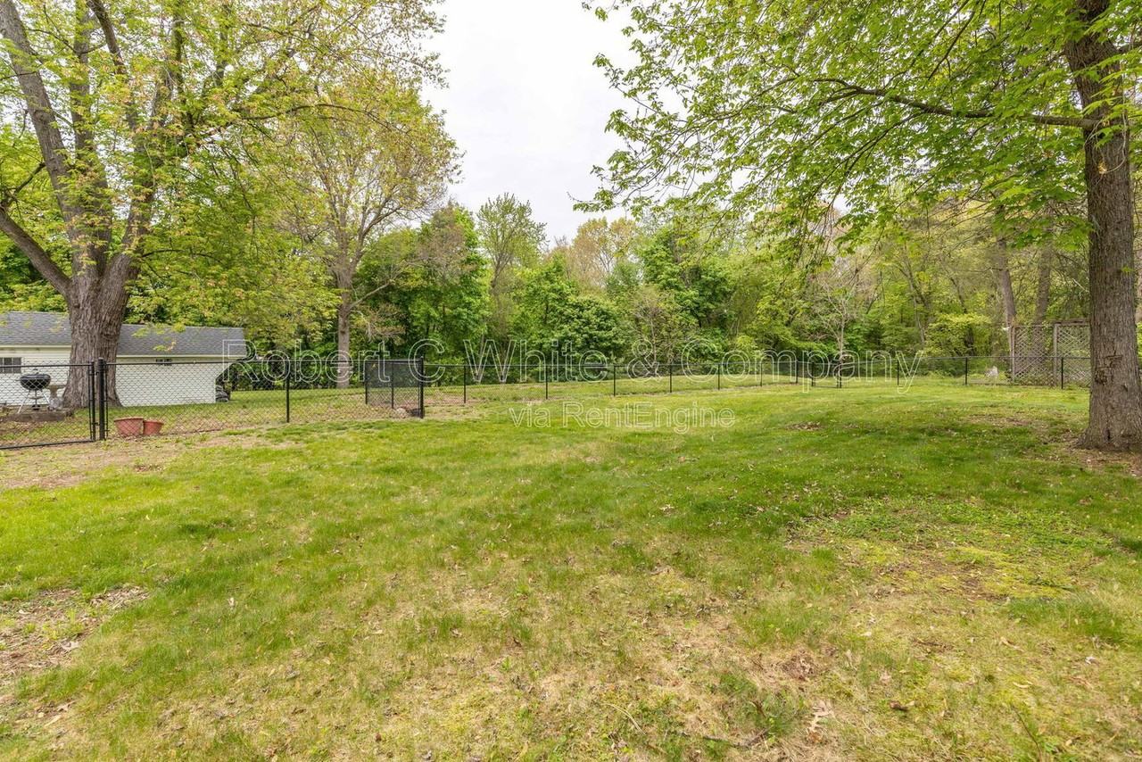 257 Scantic Rd - Photo 4 of 23