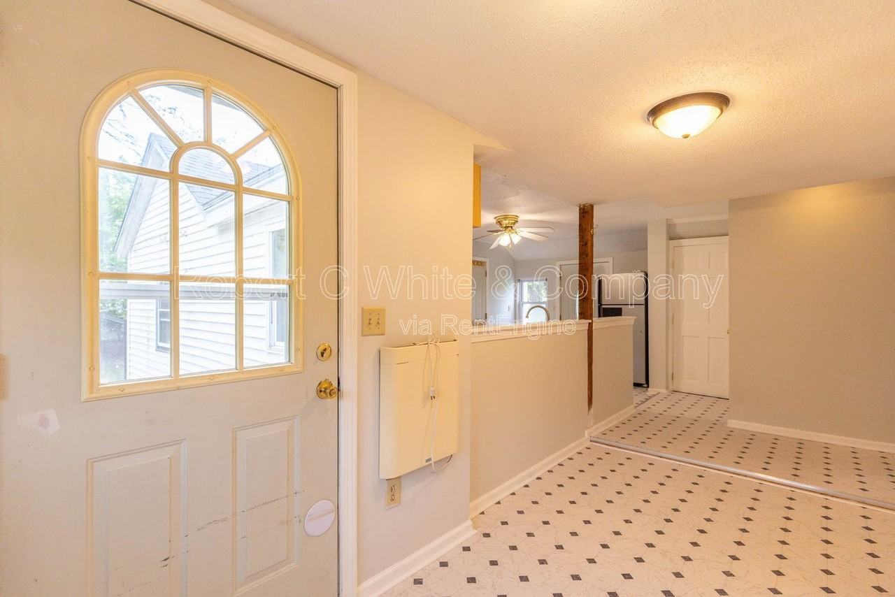257 Scantic Rd - Photo 5 of 23