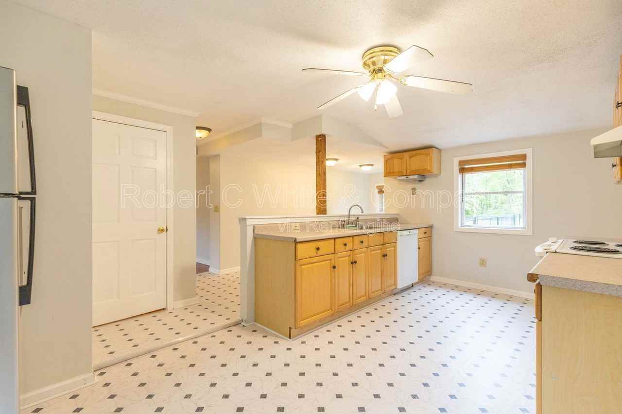 257 Scantic Rd - Photo 7 of 23