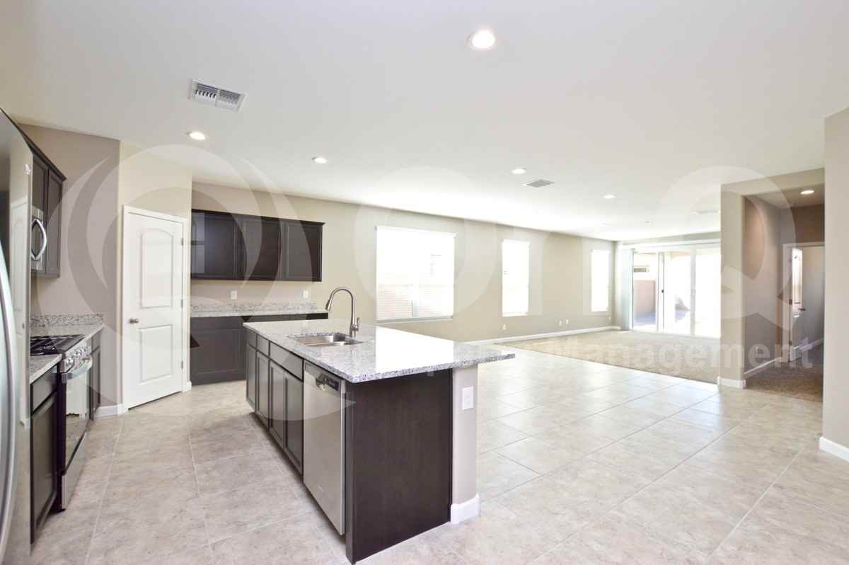 8502 W Millerton Way - Photo 6 of 27