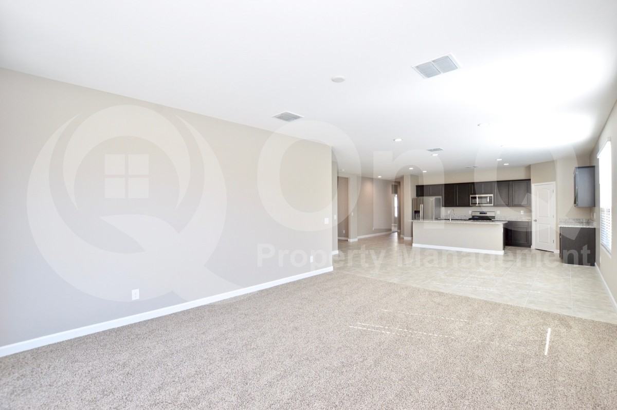 8502 W Millerton Way - Photo 7 of 27