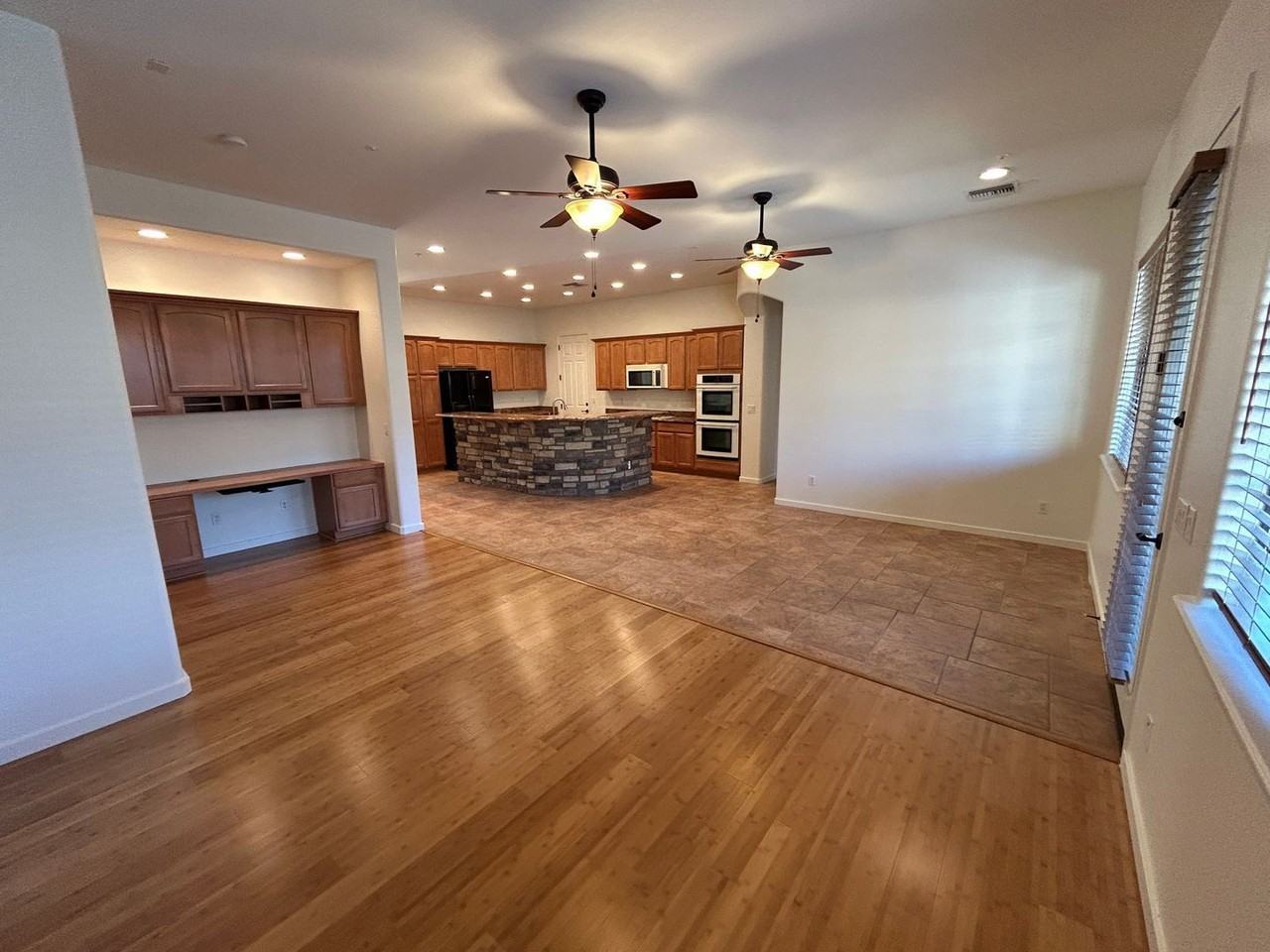 831 W Sycamore Ct - Photo 7 of 34