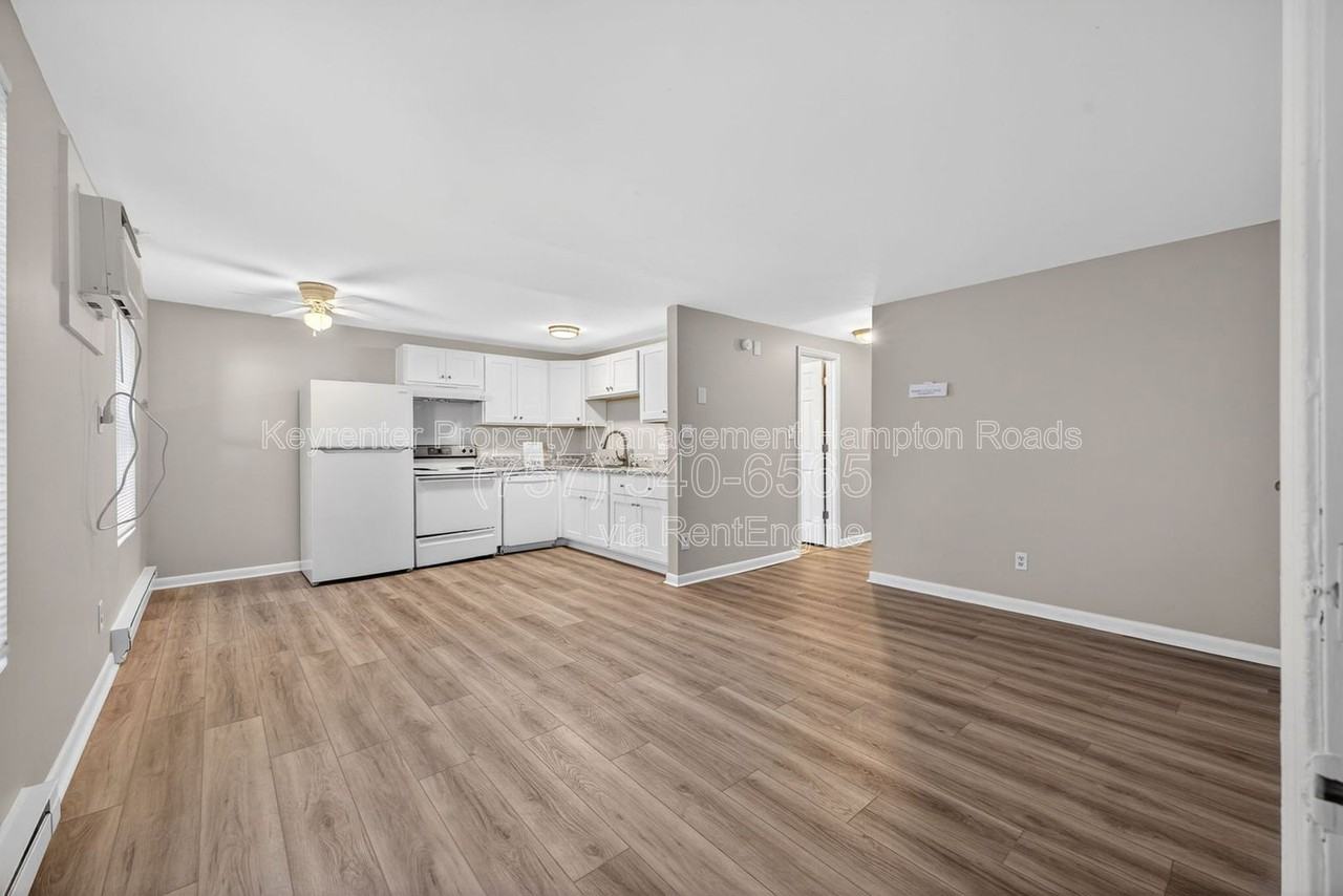 6249 Alexander St #B - Photo 4 of 15