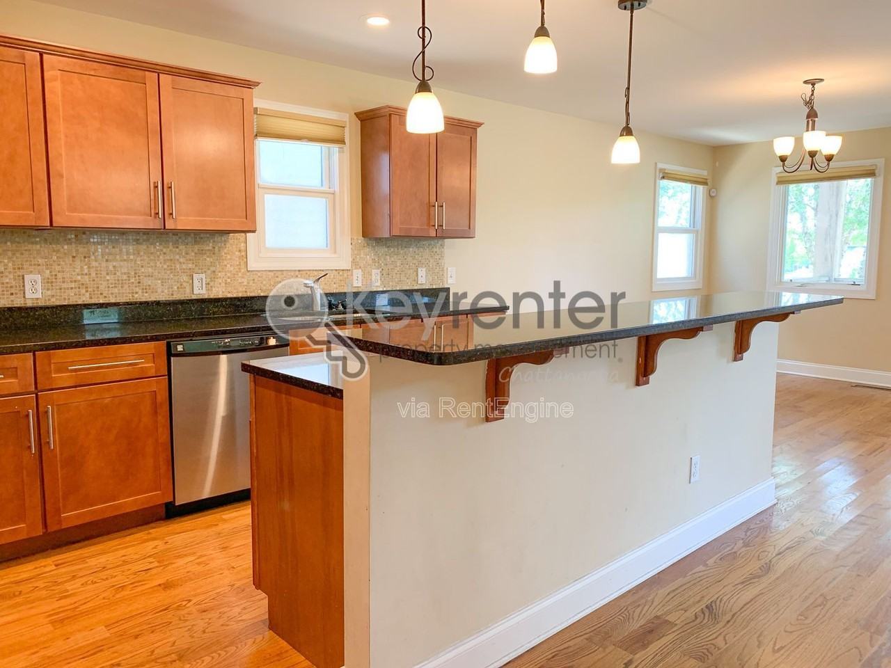 630 E 17th St - Photo 3 of 26