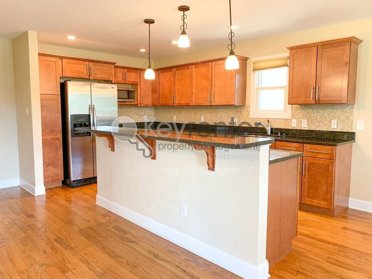 630 E 17th St - Photo 4 of 26