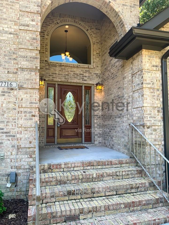7716 Royal Harbour Cir - Photo 7 of 47