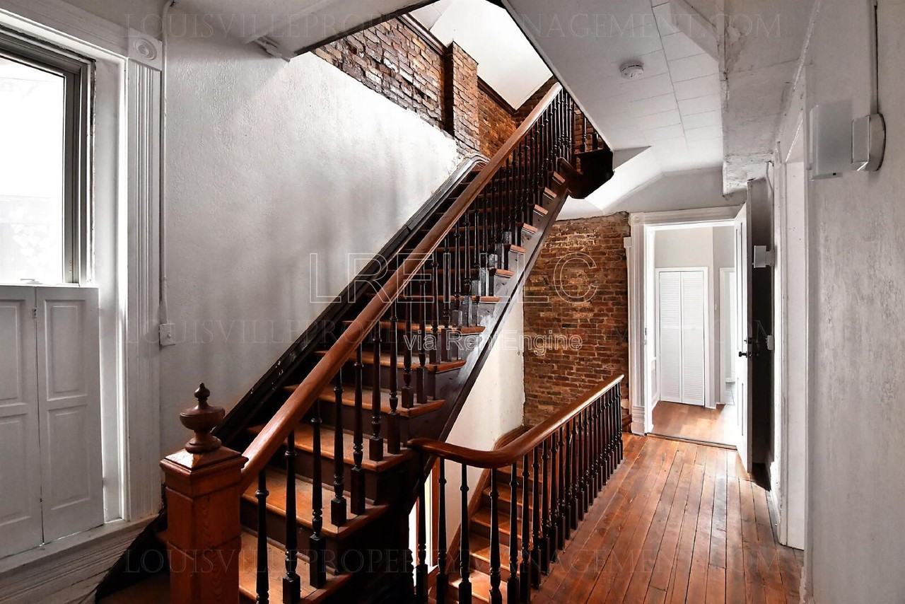 607 W Saint Catherine St #2 - Photo 2 of 18