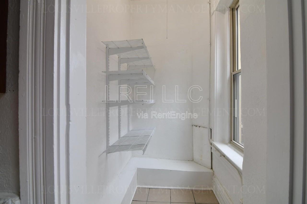 607 W Saint Catherine St #2 - Photo 5 of 18