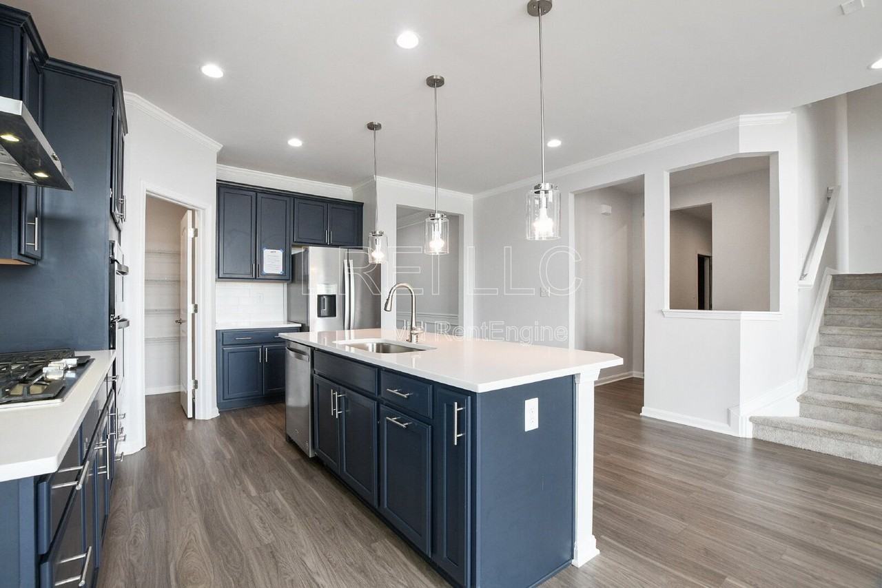 9211 Tamarack Grove Ln - Photo 4 of 23