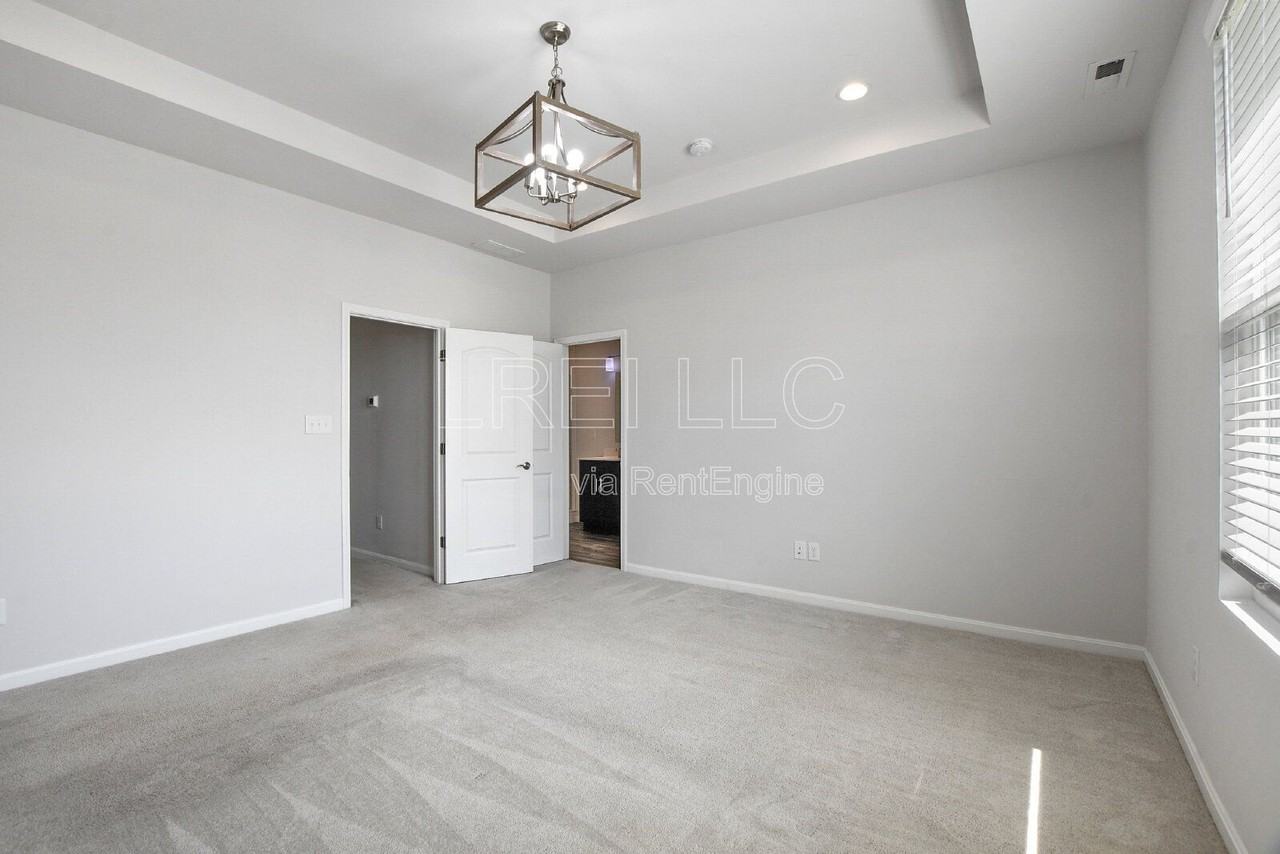 9211 Tamarack Grove Ln - Photo 6 of 23