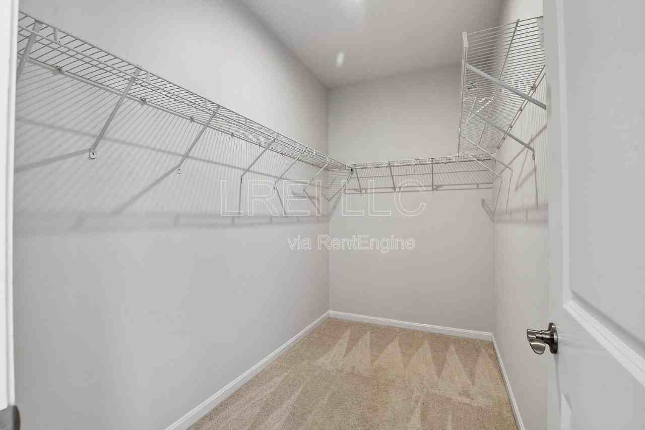 9211 Tamarack Grove Ln - Photo 7 of 23