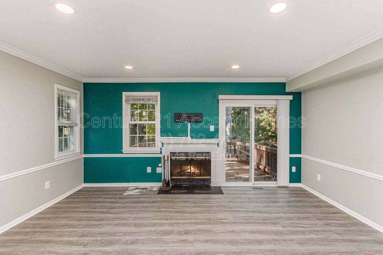 8512 Laurel Oak Dr - Photo 3 of 40