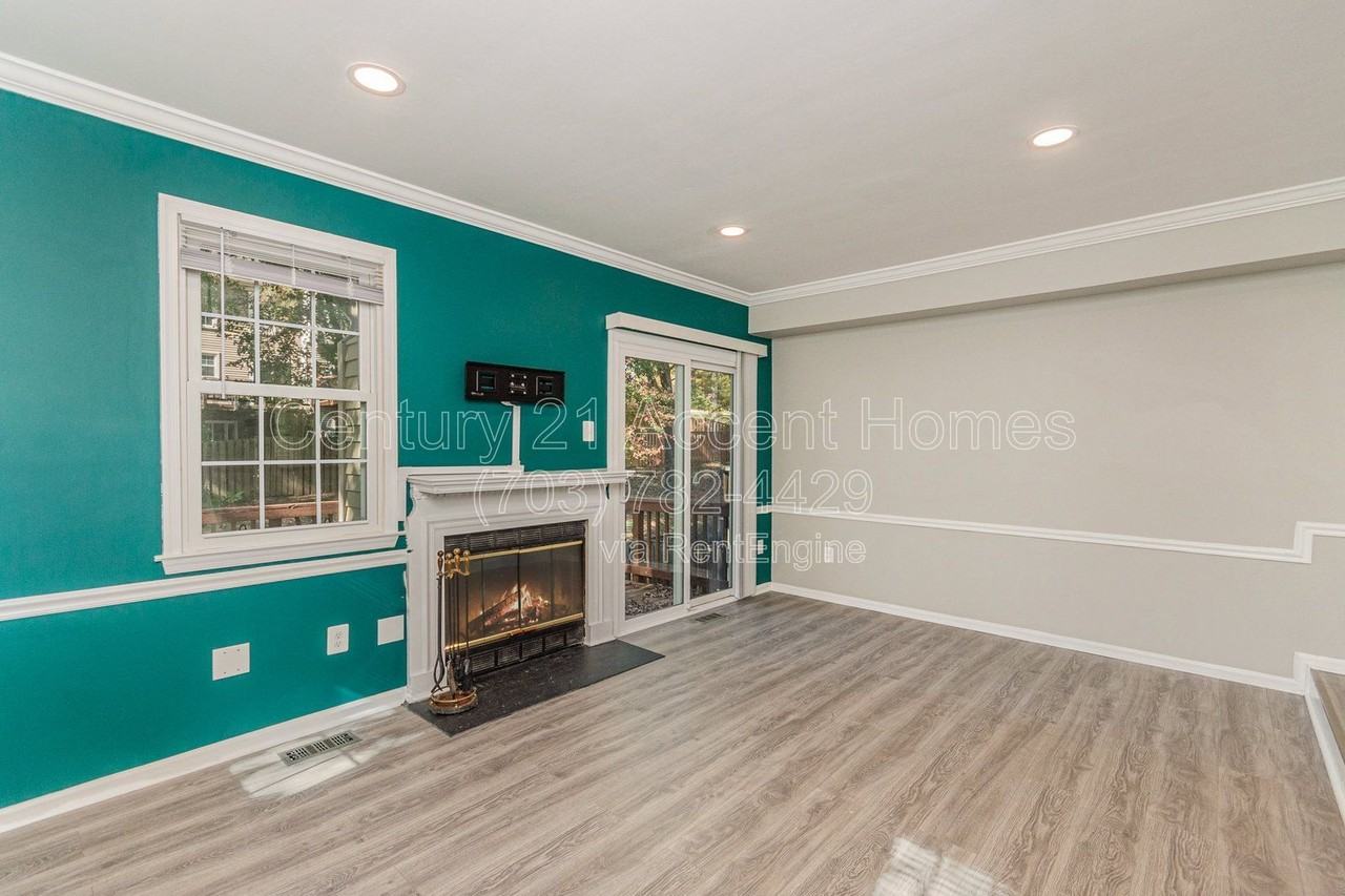 8512 Laurel Oak Dr - Photo 4 of 40