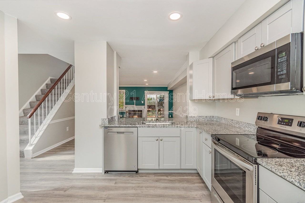 8512 Laurel Oak Dr - Photo 7 of 40