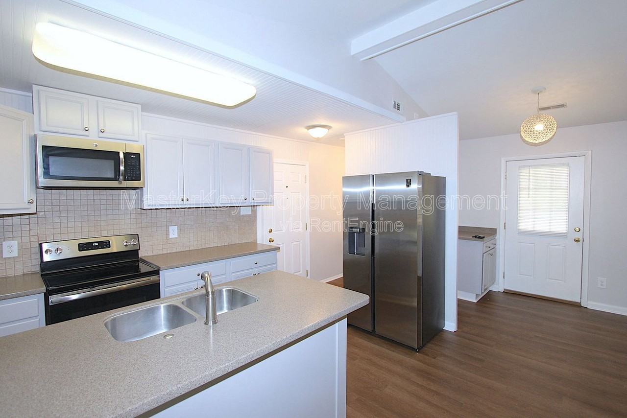 1610 Burnley Dr - Photo 3 of 19