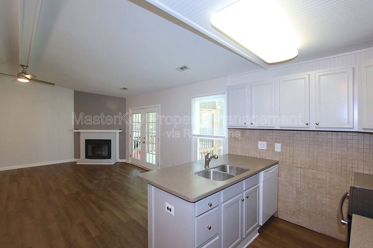 1610 Burnley Dr - Photo 5 of 19