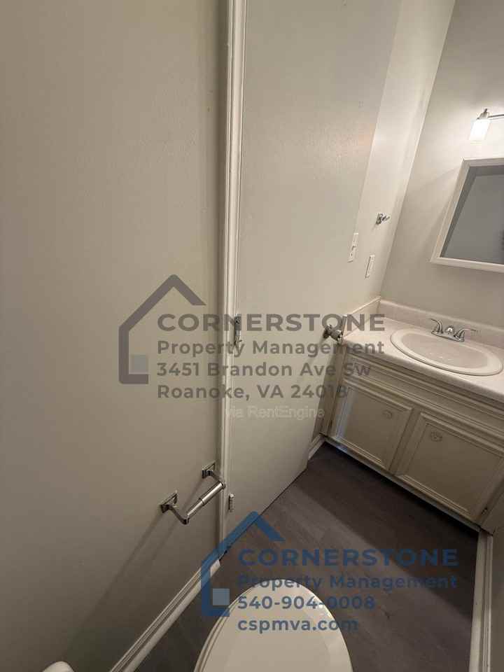 106 Lee Ave Ne #10 - Photo 4 of 13