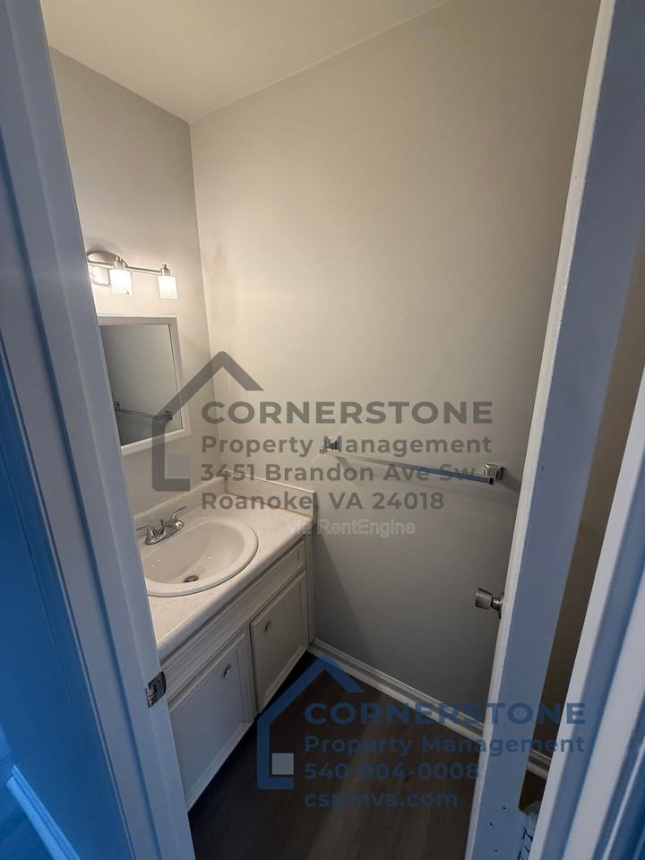 106 Lee Ave Ne #10 - Photo 5 of 13