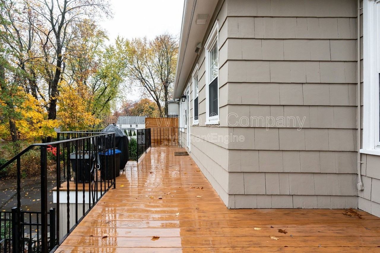 63 Van Buren Ave - Photo 4 of 30