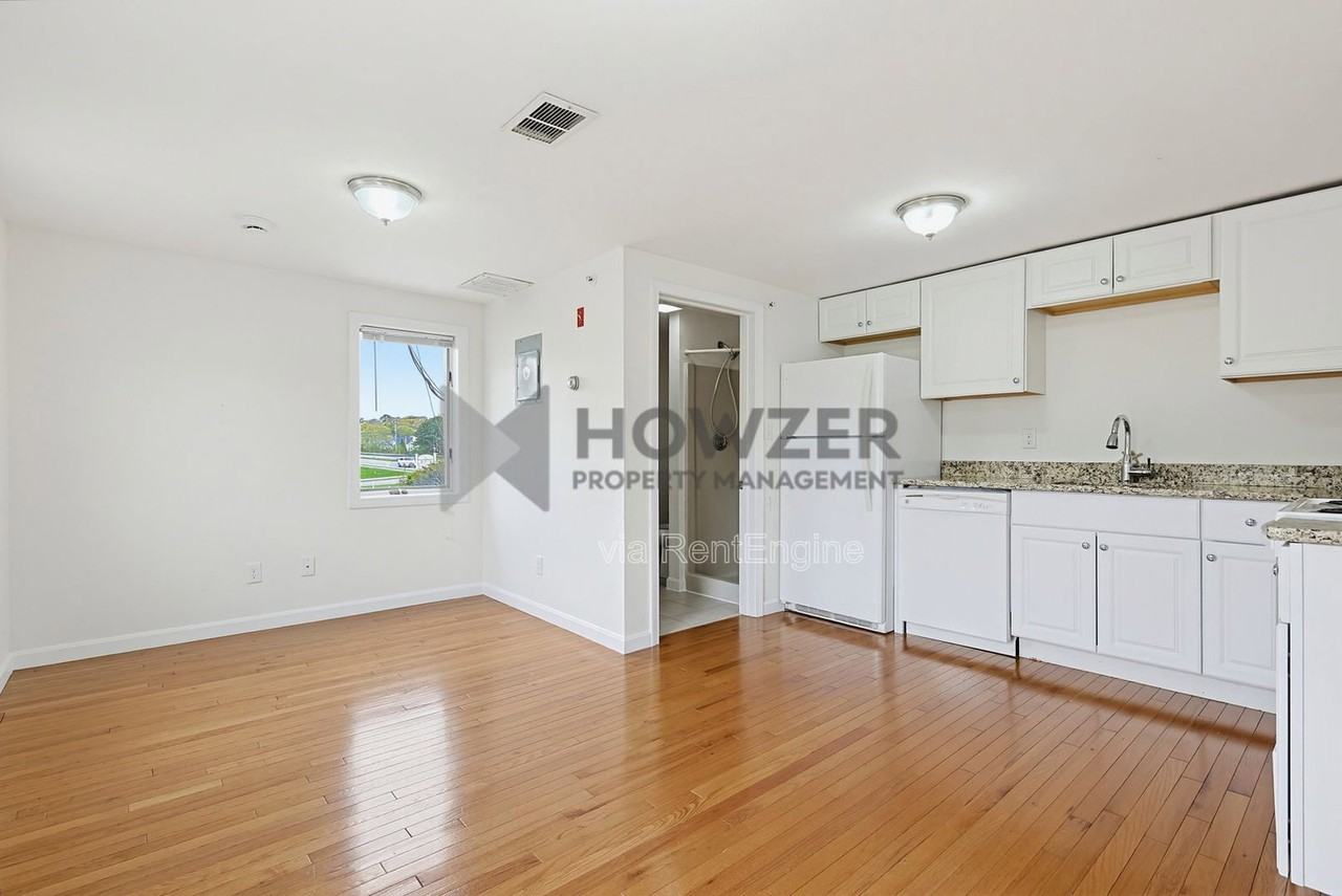 1481 Iyannough Rd - Photo 3 of 17