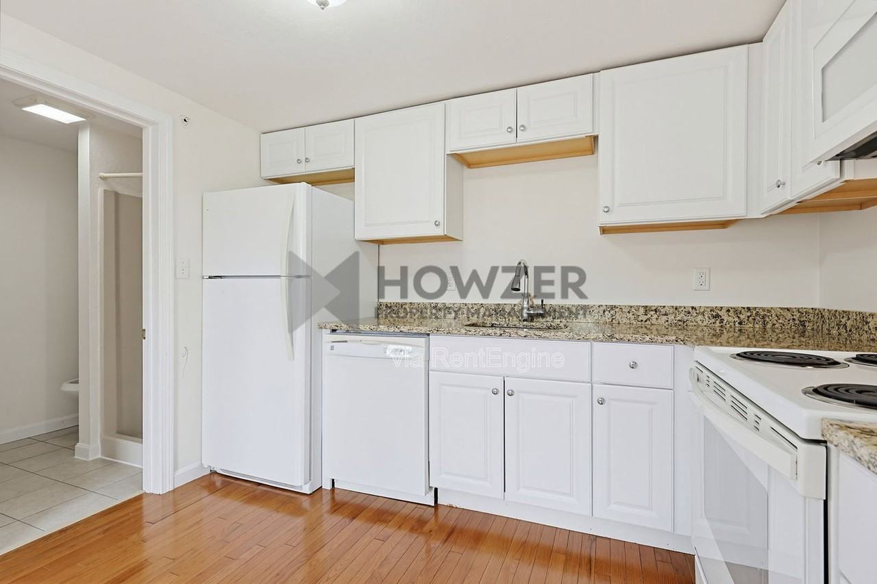 1481 Iyannough Rd - Photo 4 of 17