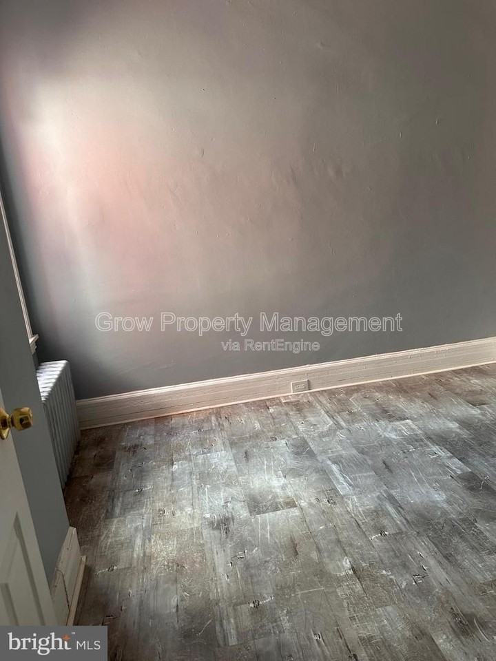 2343 N Woodstock St - Photo 4 of 9