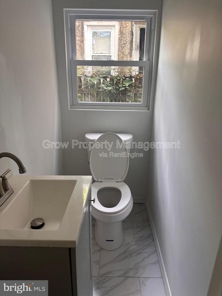 2343 N Woodstock St - Photo 7 of 9