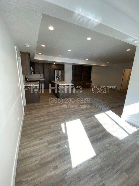 1284 E Mary Ln - Photo 3 of 17