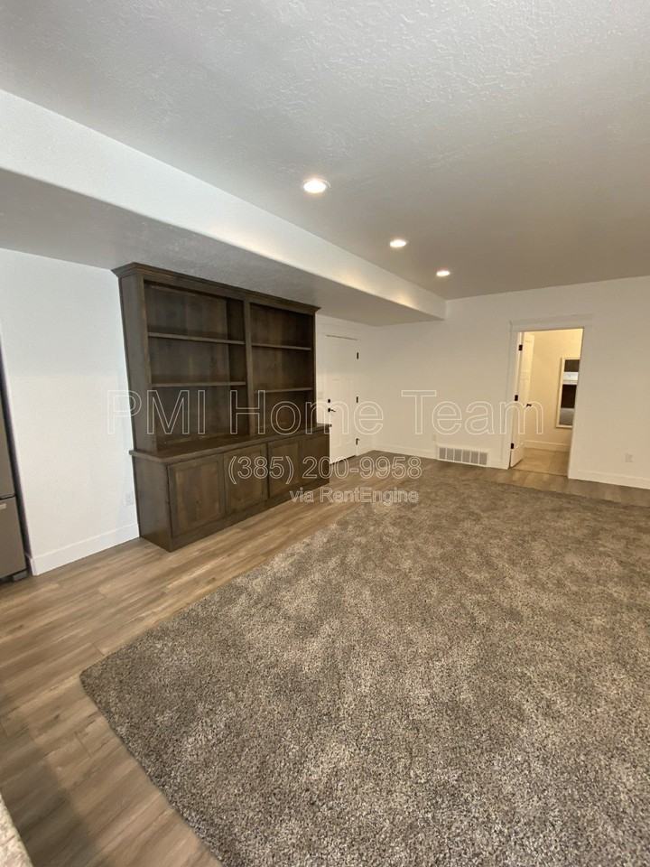 1284 E Mary Ln - Photo 5 of 17