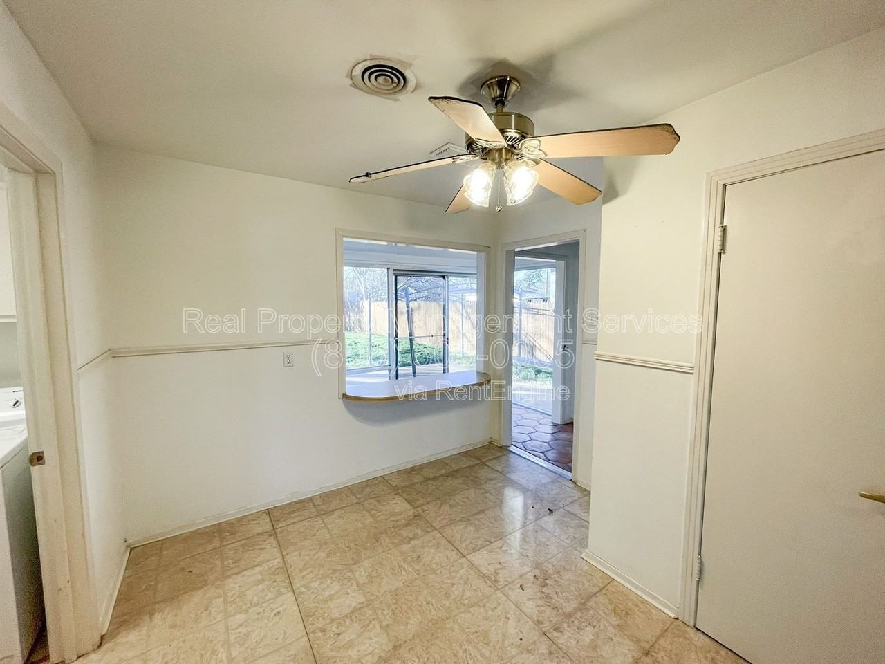 3105 44th St - Photo 5 of 14