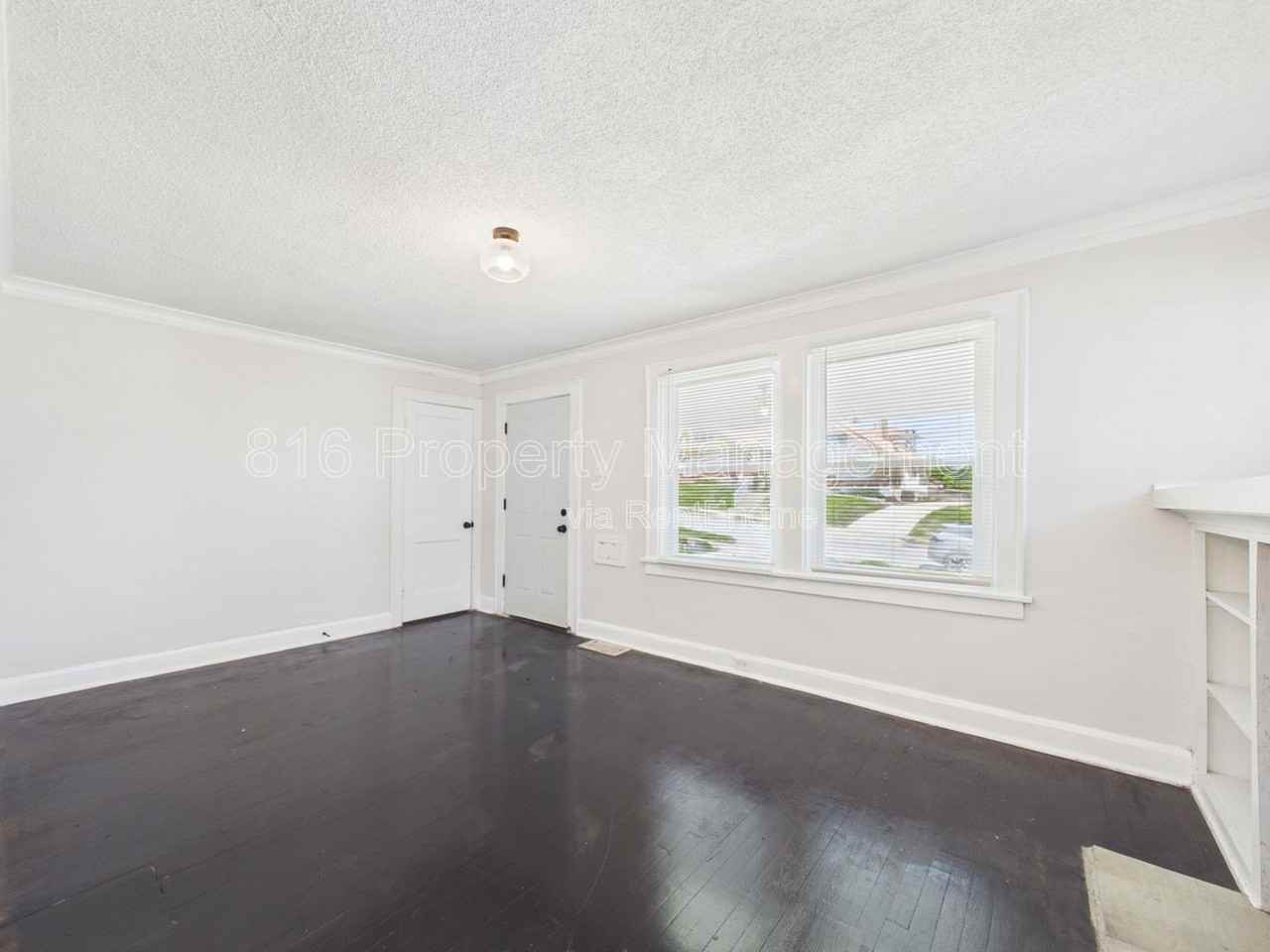 4140 College Ave - Photo 4 of 31