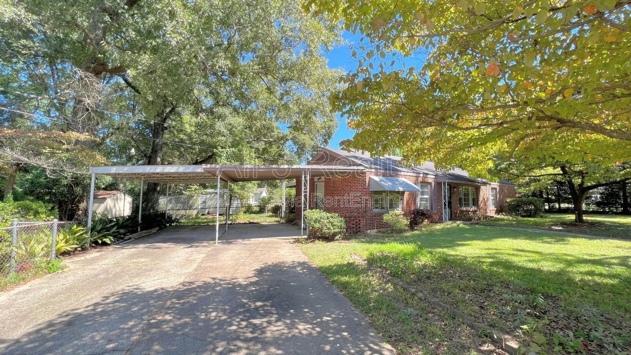 804 Hillman St - Photo 4 of 37