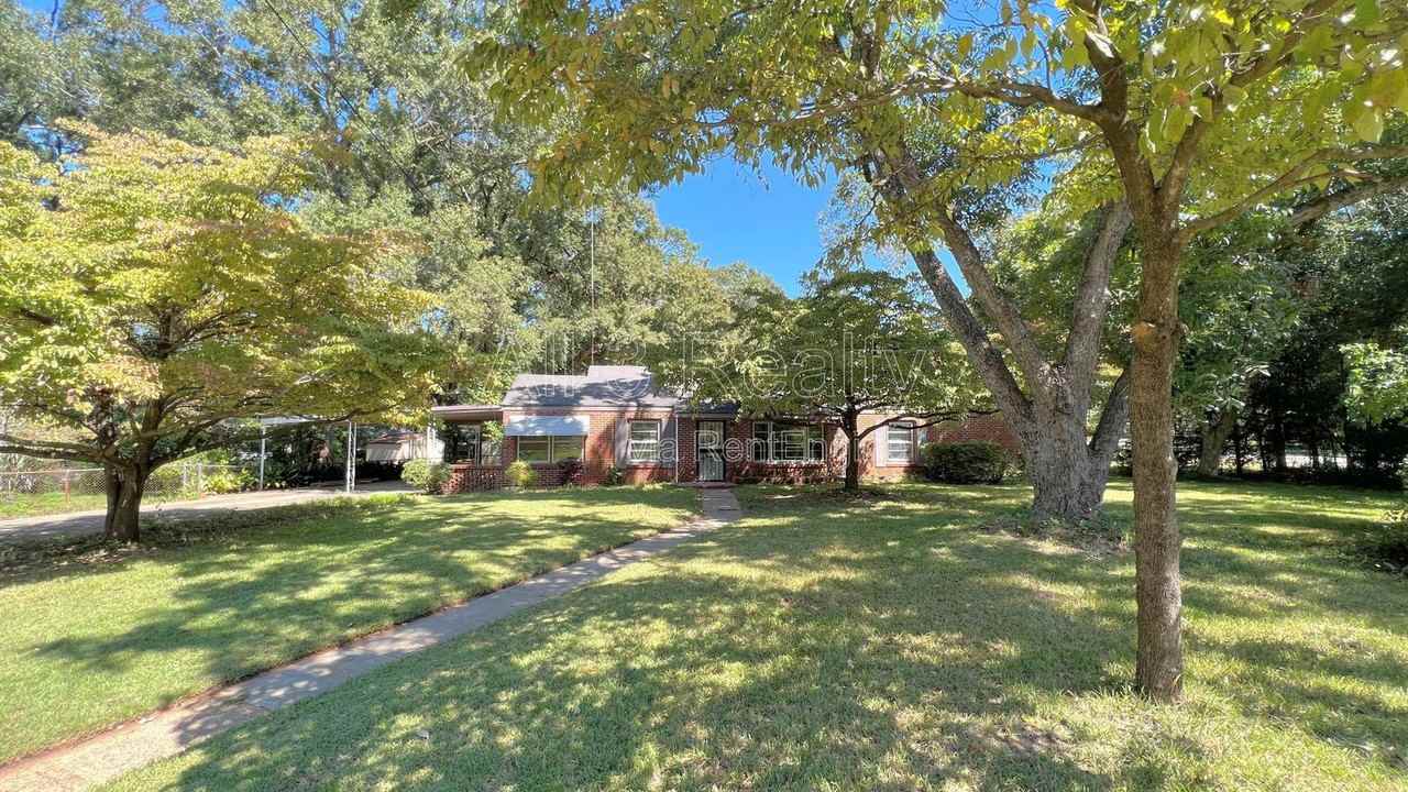 804 Hillman St - Photo 5 of 37
