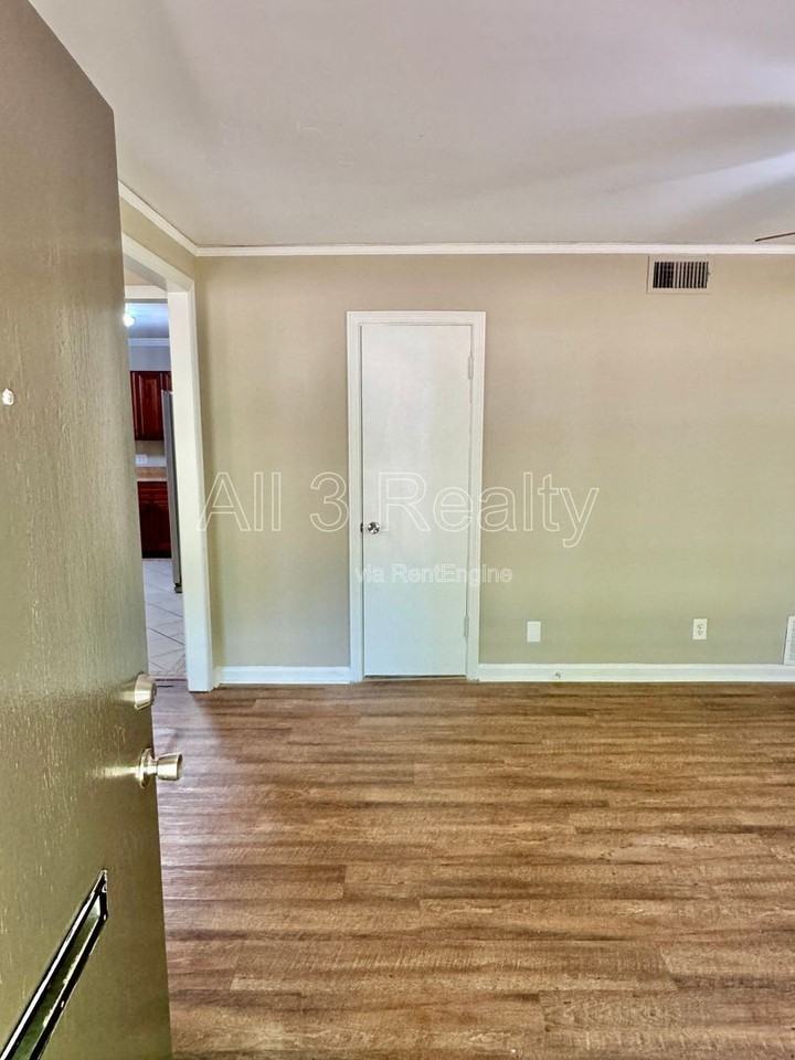 804 Hillman St - Photo 7 of 37